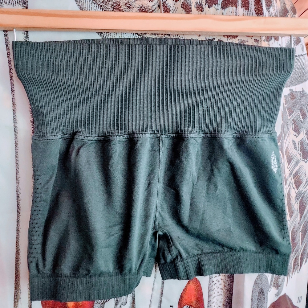 Free people movement shorts in alpine trails - Picture 7 of 9